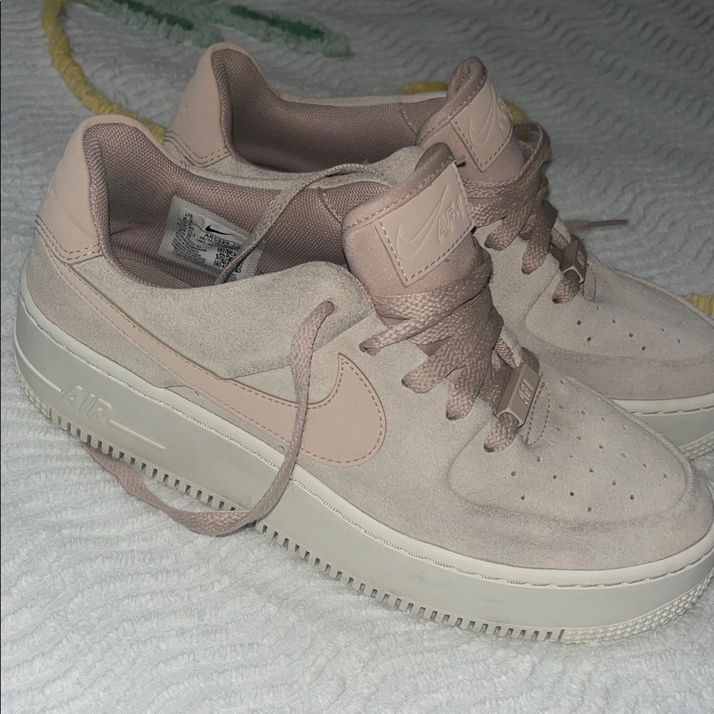 Nike Air Force 1 Sage Low in Pink and Cream